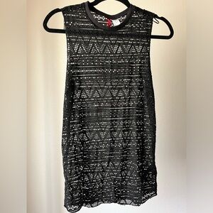 Geo pattern cutout muscle tank